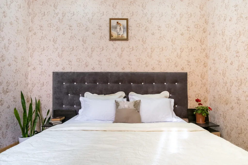 Комната с окном в Доме Путешественника