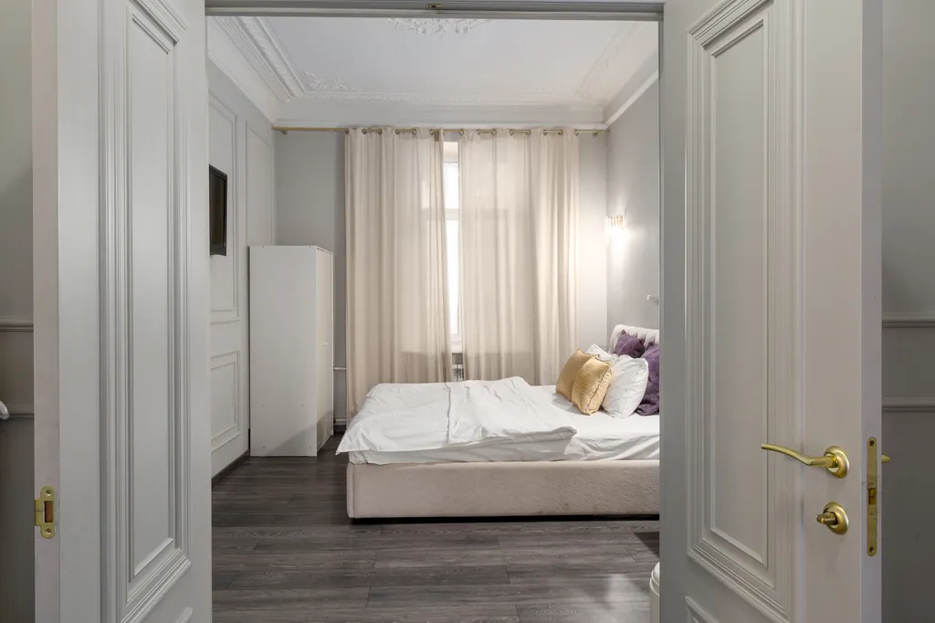 Четырехкомнатная квартира с бaлкoнoм в цeнтрe