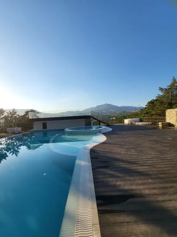 Квартира Видовая Апартаменты с подогреваемым бассейном в  в ЖК Лучистое — аренда посуточно в Семидворье