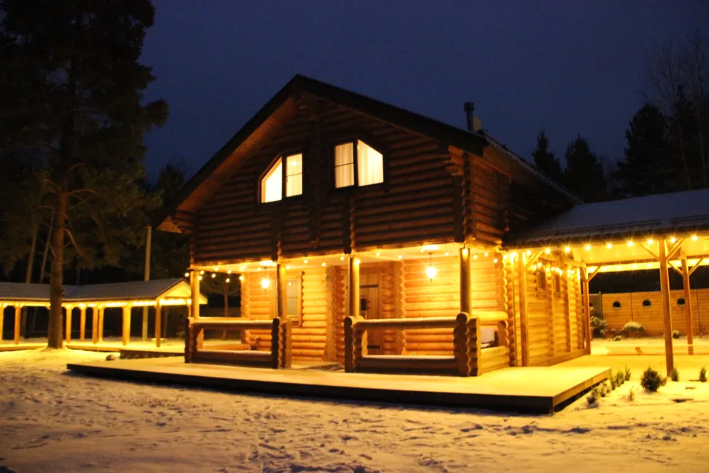 Новогодний дом в лесу