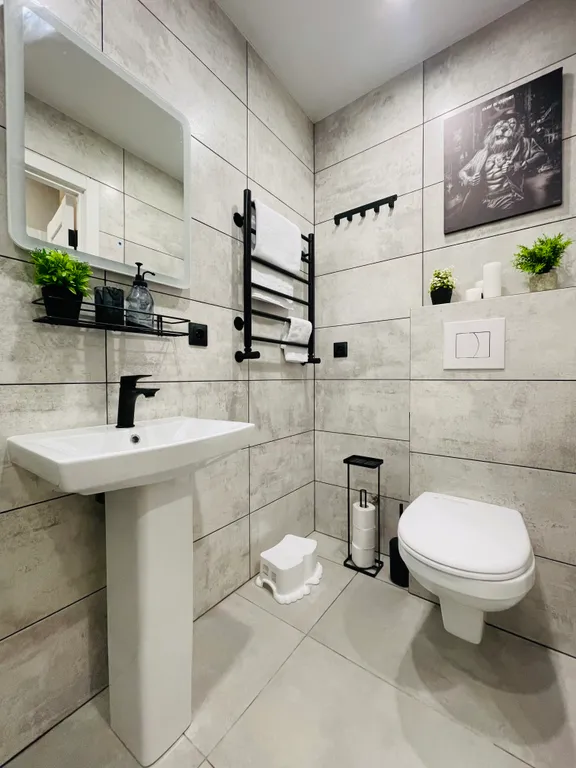 Апартаменты с балконом и видом на сосновый парк рядом с морем