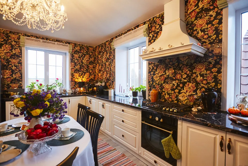 Уютный светлый дом в окружении природы