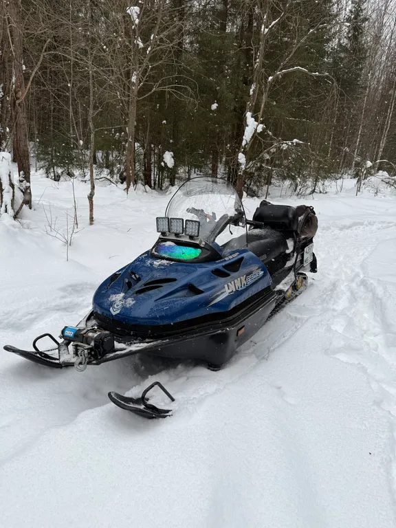 Новый дом в стиле барн Хаус на берегу реки