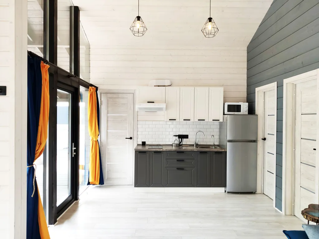 Панорамный коттедж с сауной у леcа