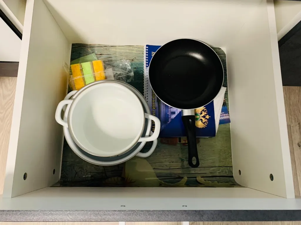 Студия с видом на поля и оранжевый закат