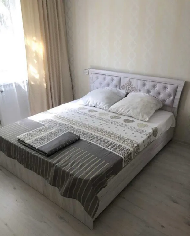 Уютная двухкомнатная квартира на Площади Строителей