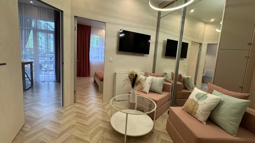 Квартира Евротрехкомнатный апартамент с балконом на первой линии — аренда посуточно в Сириус