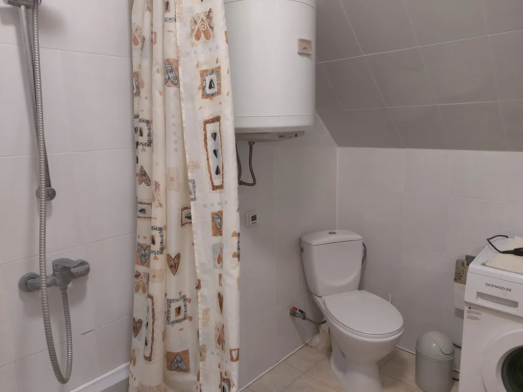 Комната студия в доме на берегу моря