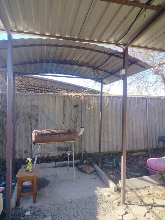 Дом возле моря, центр