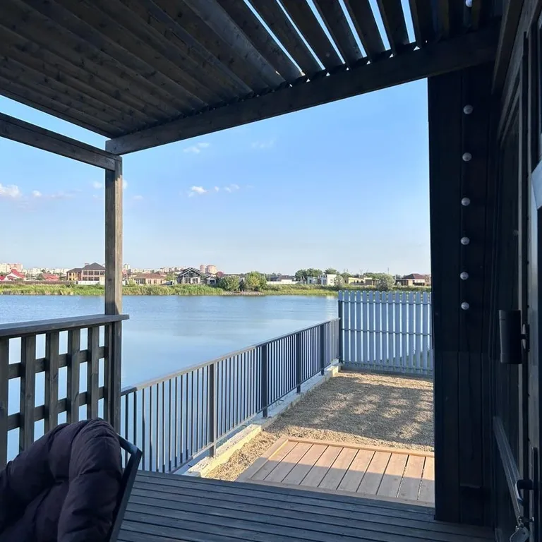 А-фрейм для тихого семейного отдыха с видом на озеро