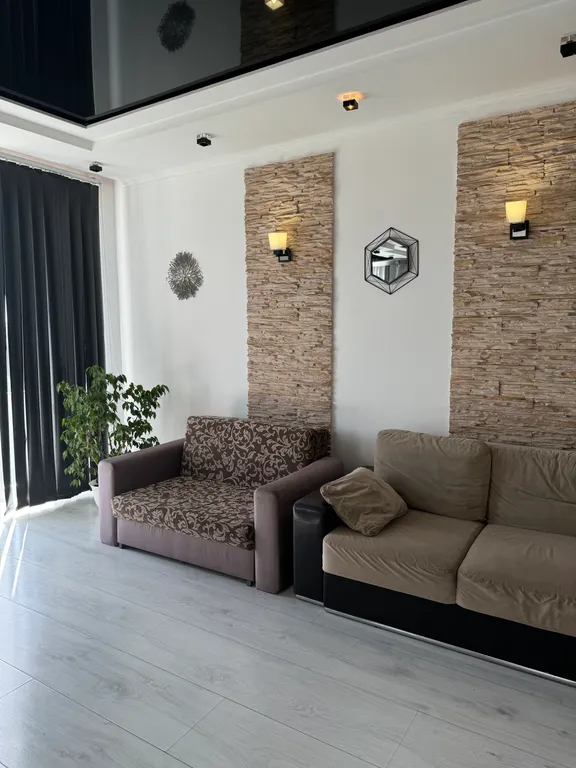 Красивая трёхкомнатная квартира в центре с видом на площадь