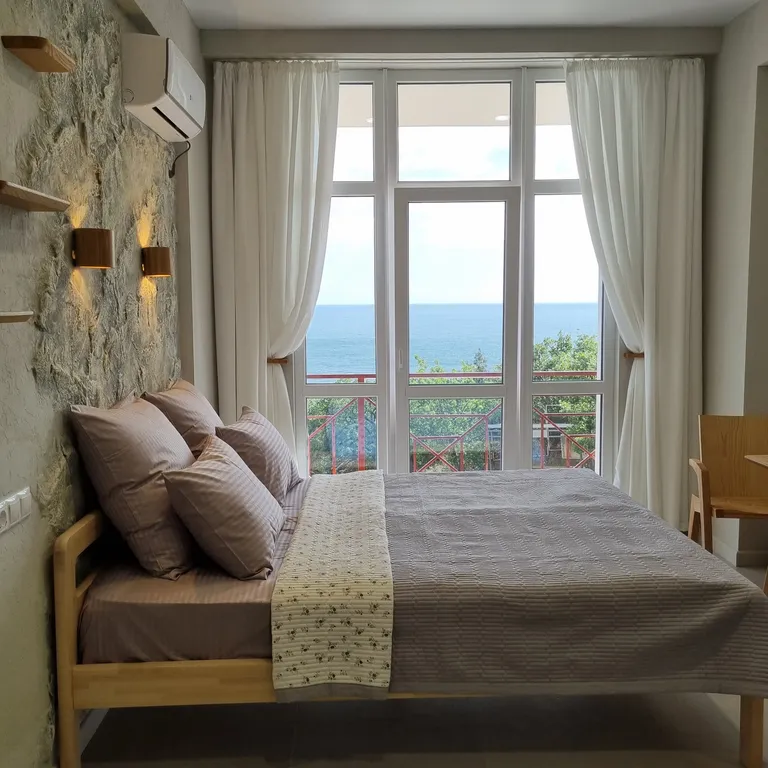 Студия в Ласпи с видом на море