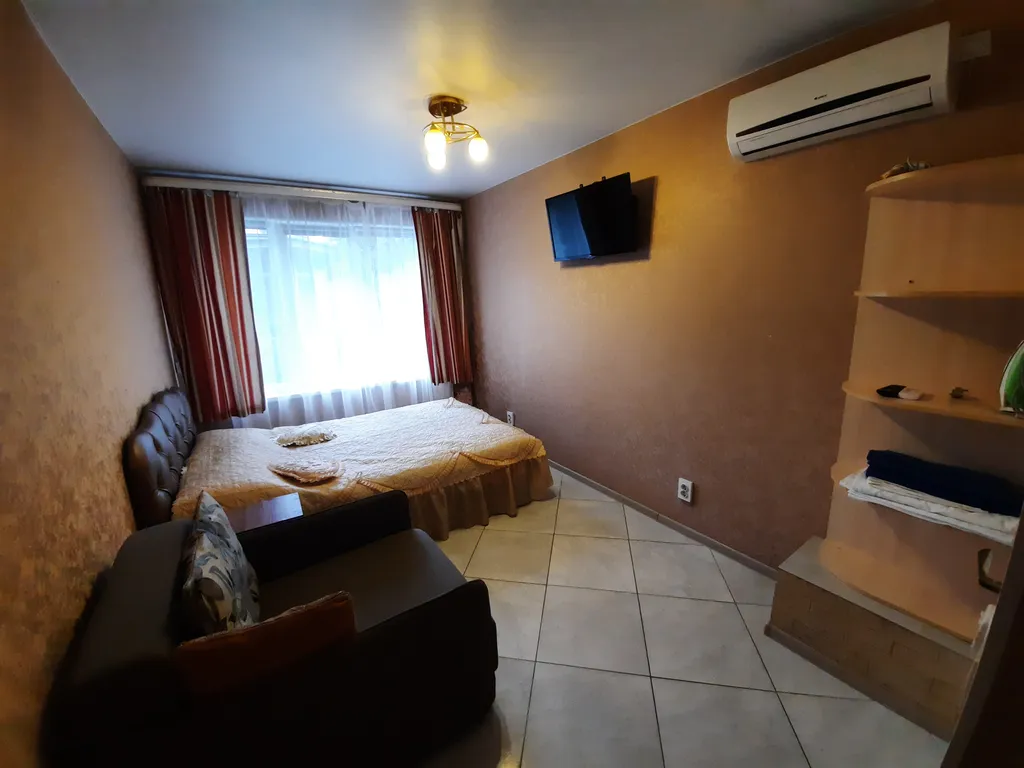 Не большой домик в самом центре Алупки возле Воронцовского пар