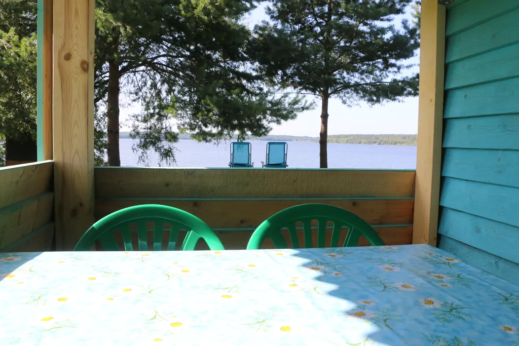 Удобный дом на самом берегу озера Вселуг