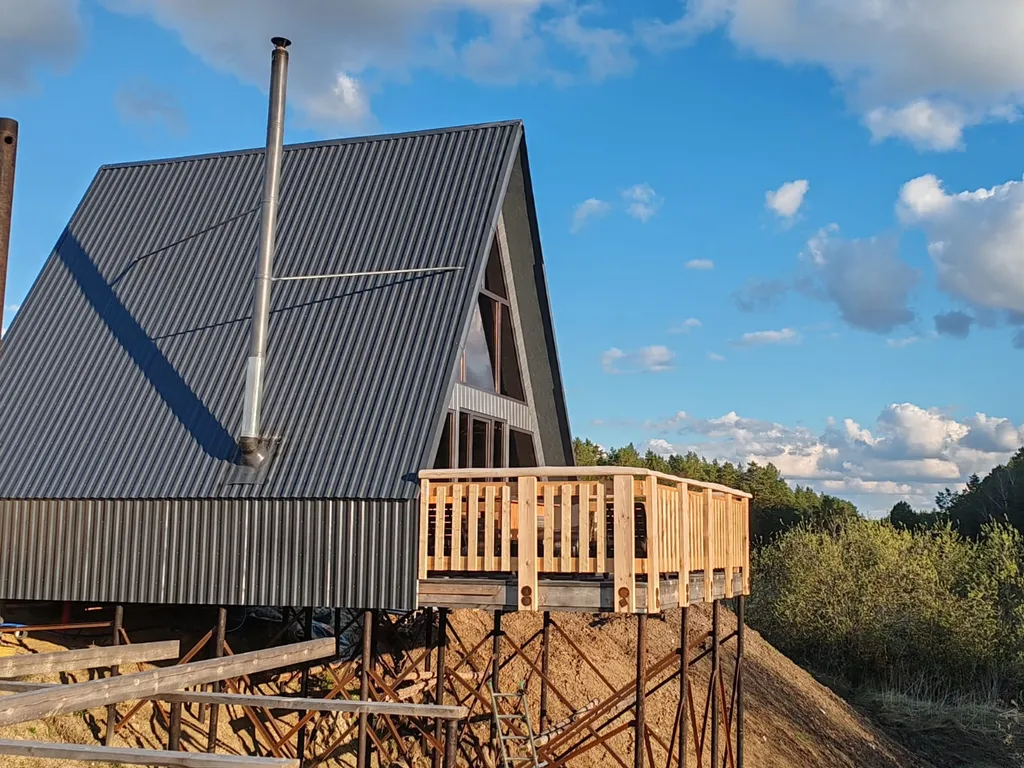 Коттедж Дом у живописного леса, на берегу ручья. — Ушакова