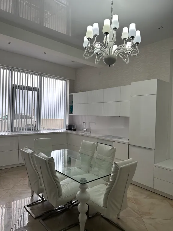 Большая студия с видом на море