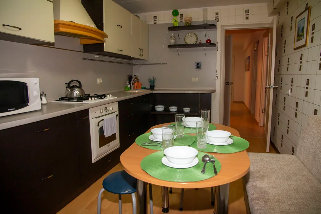 Большая трёхкомнатная квартира в новом доме у пруда