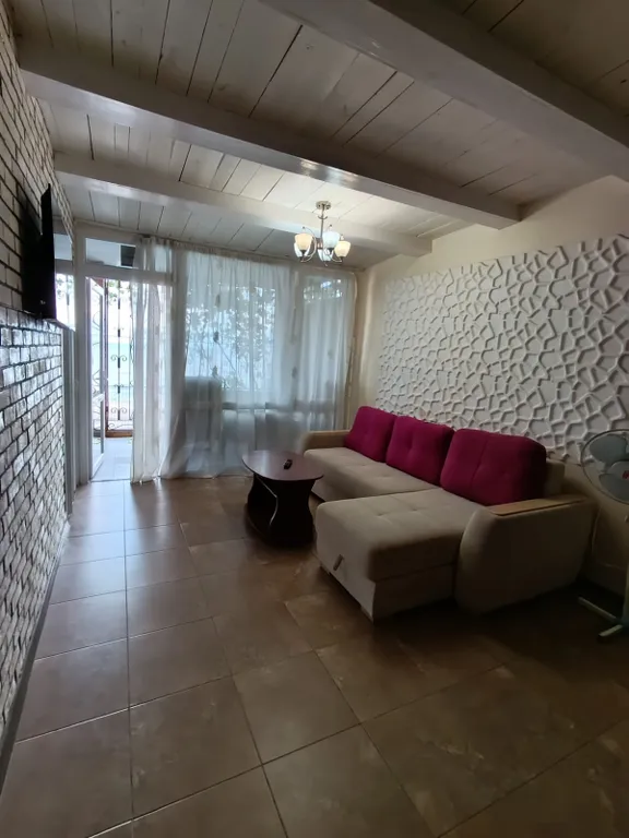 Коттедж Таунхаус возле моря, в черте города, 10 метров до моря — аренда посуточно в Керчь