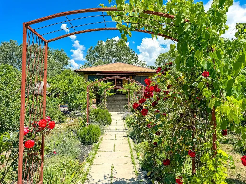 Новый Эко Дом Коттедж с бассейном, садом, мангалом и беседкой