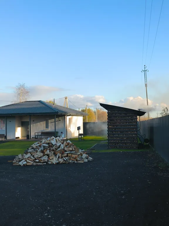 Современный коттедж в пригороде с баней и горячим чаном