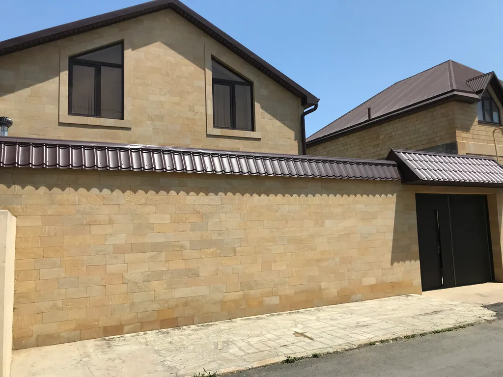 Дом на берегу Каспийского моря