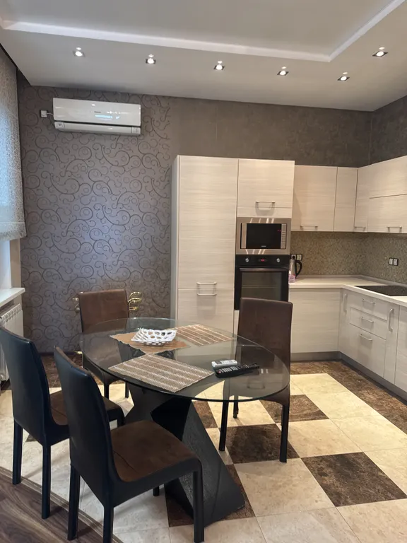 Элитная квартира с джакузи и прекрасным видом на город в самом центре