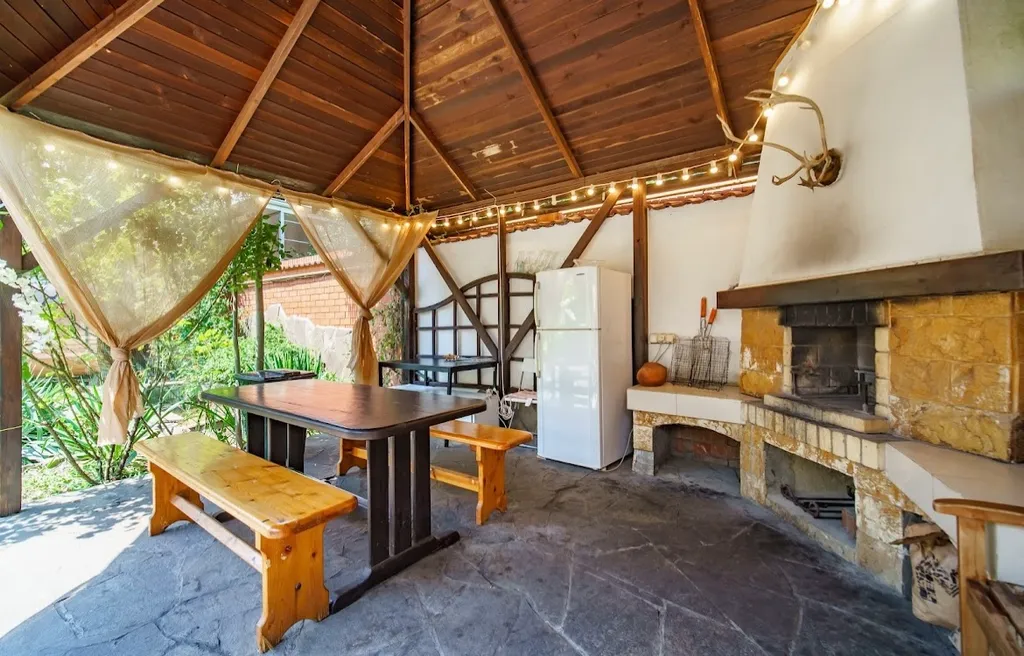 Дом с бассейном у парка Галицкого