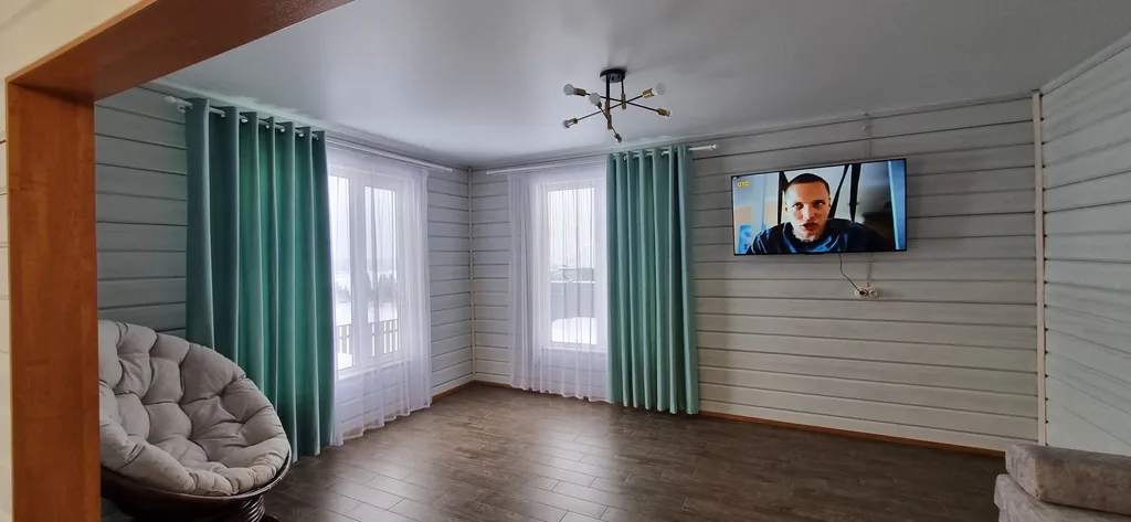 Дом по соседству с вотчиной Деда мороза