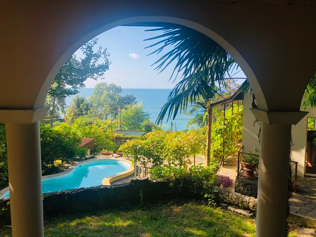 Коттедж Два дома на море с бассейном и садом — аренда посуточно в Сочи