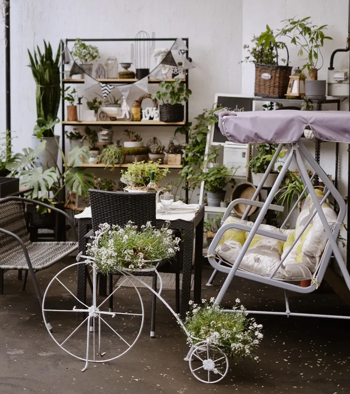 Старинный дом с двориком в центре