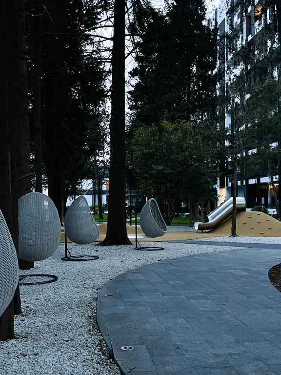 Двухуровневые апартаменты с прямым выходом к бассейну и у моря