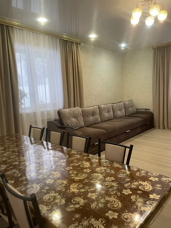 Уютный загородный дом с видом на гору Зеленая