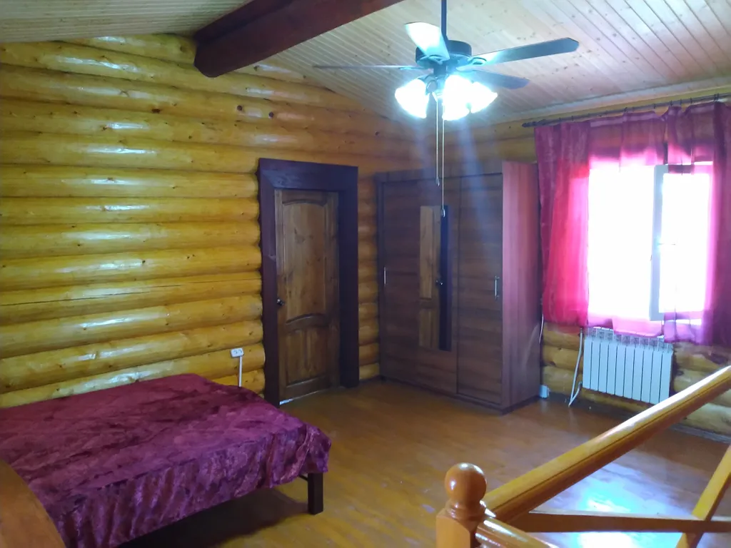 Бревенчатый дом 2 в лесу с бассейном