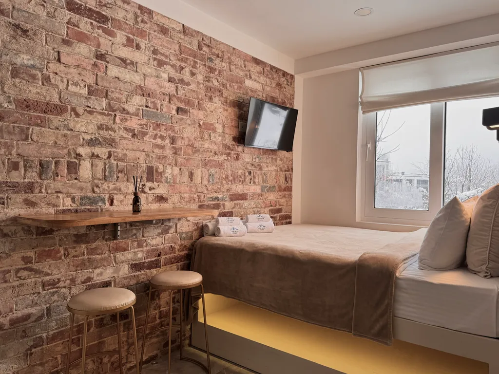 Квартира ДИЗАЙН-СТУДИЯ ЛАЙТ СКАЙ | 28 м²| 
Гипнотический вид из кровати — аренда посуточно в Красная Поляна