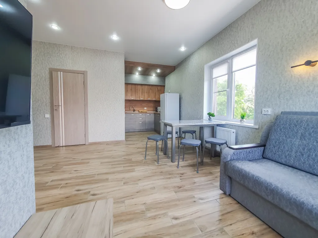 Отдельный дом с благоустроенным двором возле азовского моря