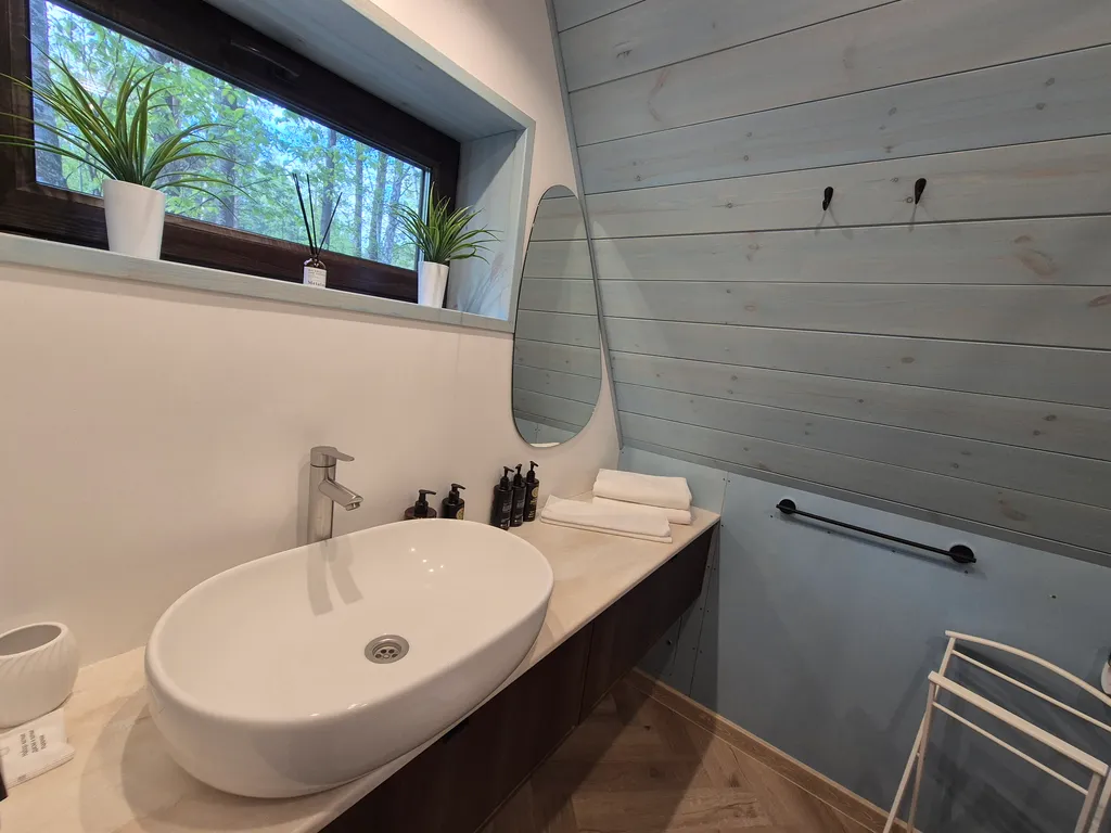 Уютный домик Синий A-Frame с террасой