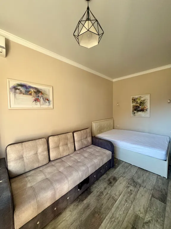 Студия с балконом в центре