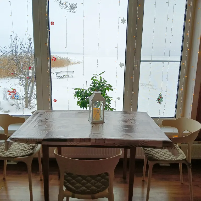 Домик сказка на берегу озера Селигер