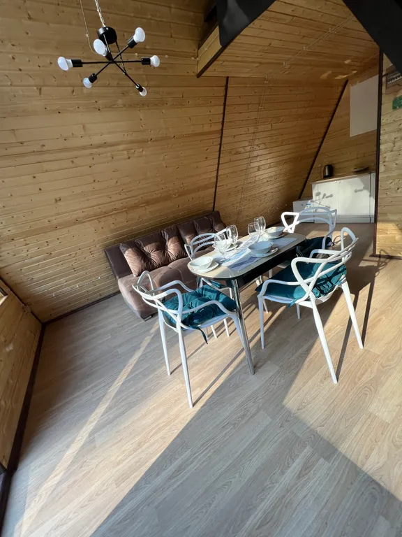 Шале на берегу реки