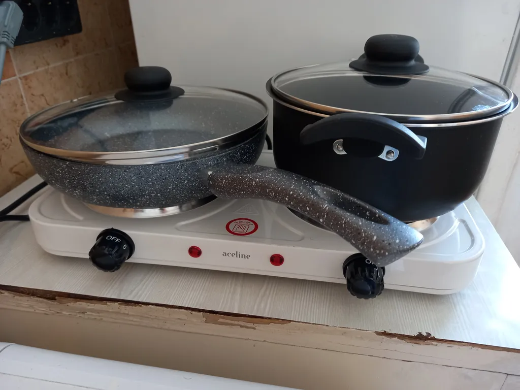 Двухкомнатная в центре, красивый вид на город и море