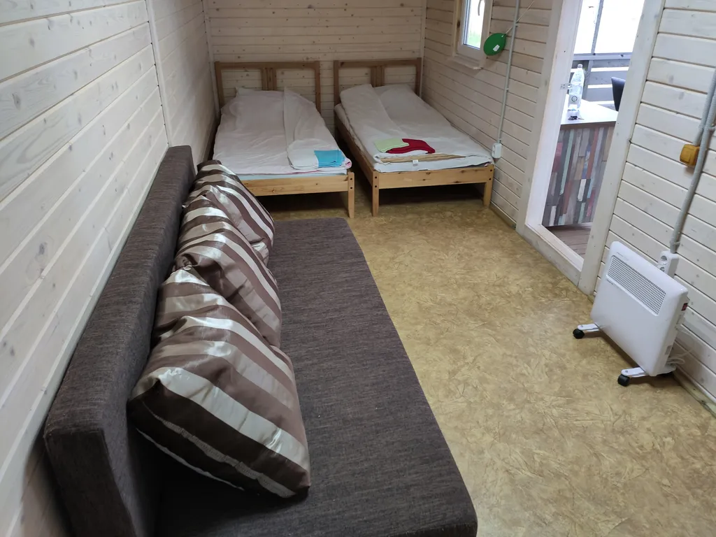 Домик с терассой на берегу озера Ильмень