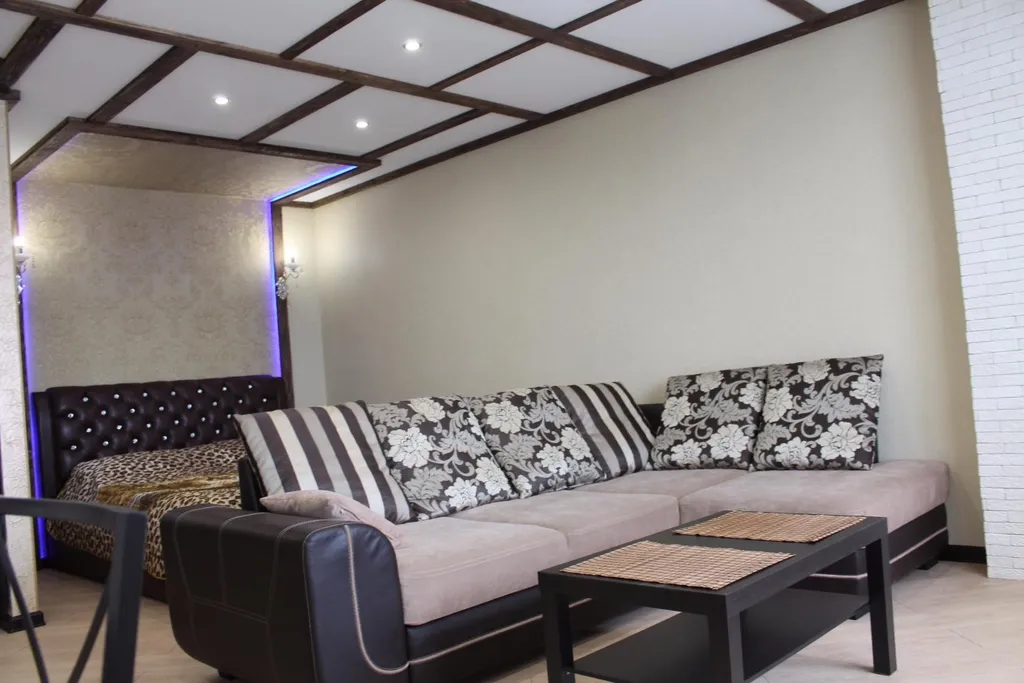 Просторная студия с видом на город и горы