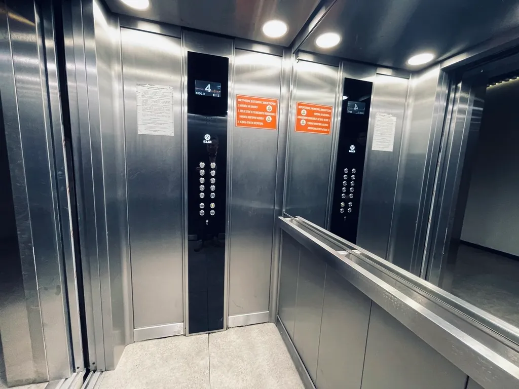 Квартира с качелями в центре у метро Горный институт