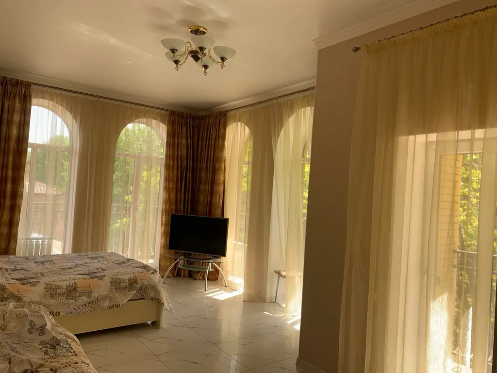 Центр, панорамные окна, 3 балкона, роскошная дизайнерская квартира