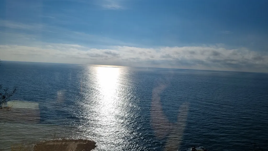 Видовая, уютная квартира с балконом у реки в центре