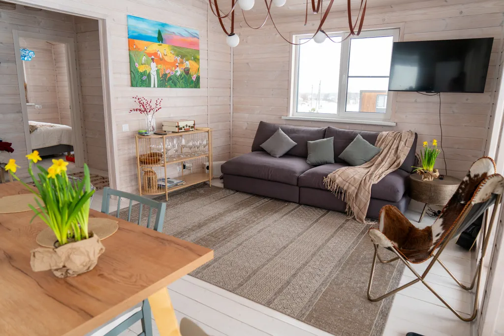 Панорамный дом у поля и леса