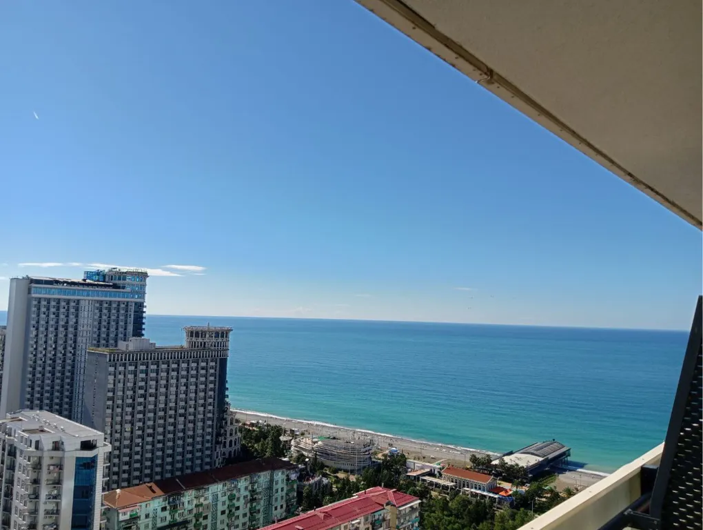 Апартаменты рядом с пляжем с видом на море и город