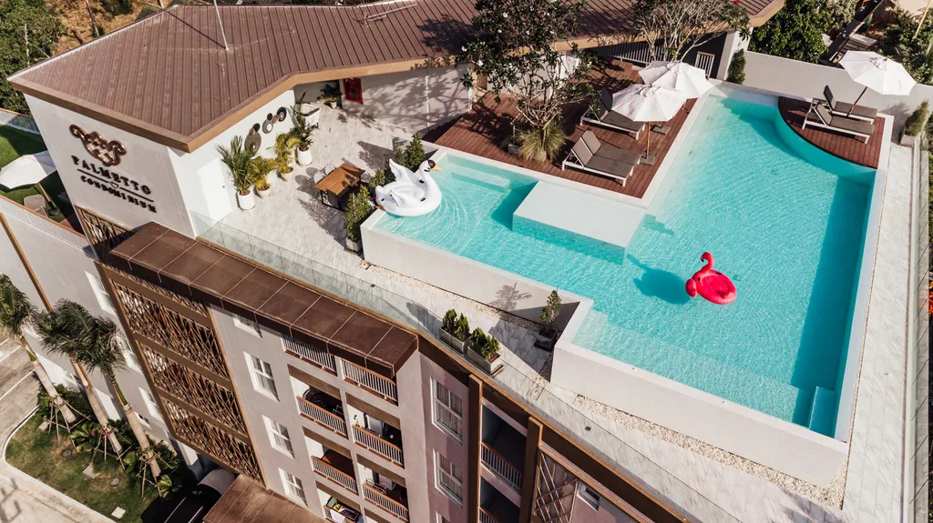 Видовая студия с бассейном на крыше Palmetto Карон