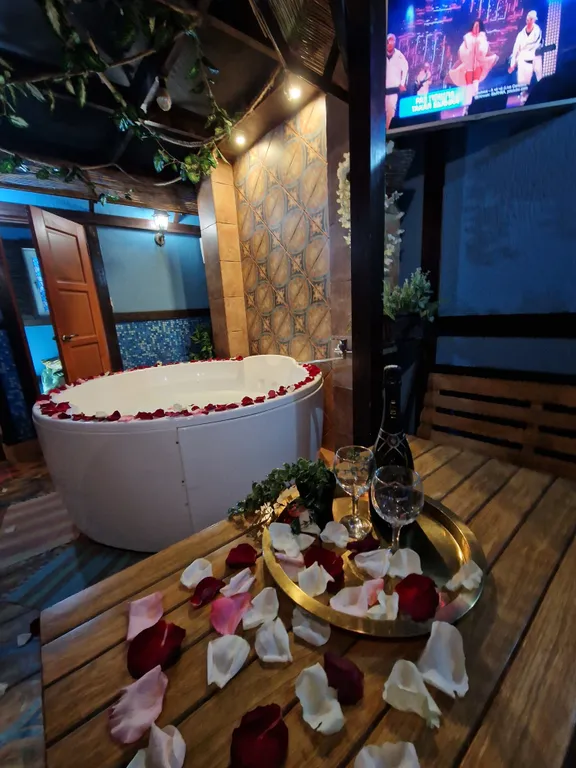 Роскошный дом в центре с сауной и бассейном на 15 гостей