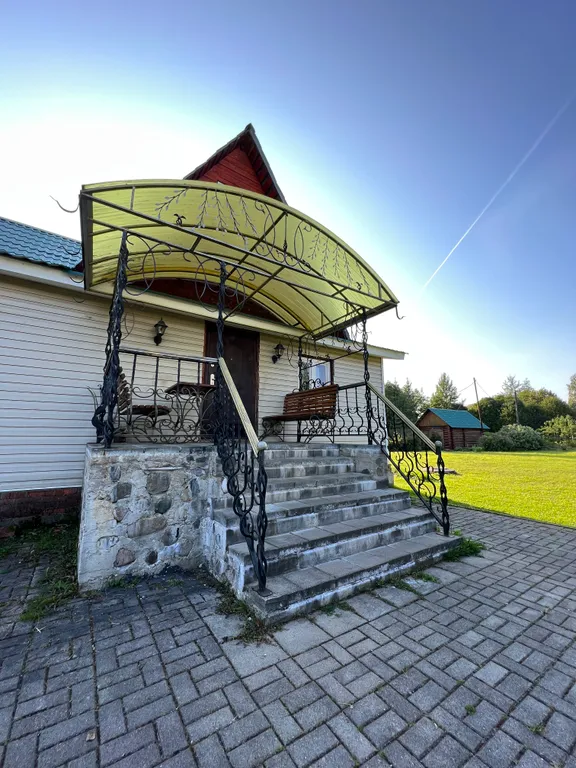 Русский дом с баней на берегу озера